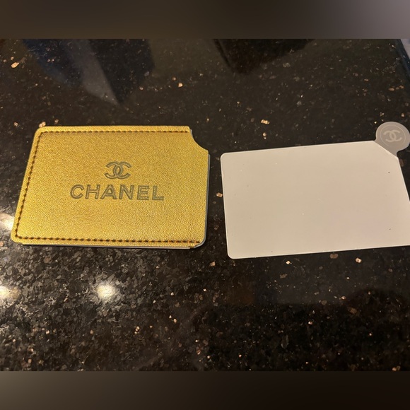 NEW Chanel Beauty Gold Mirror Card Holder Sleeve - Picture 3 of 4